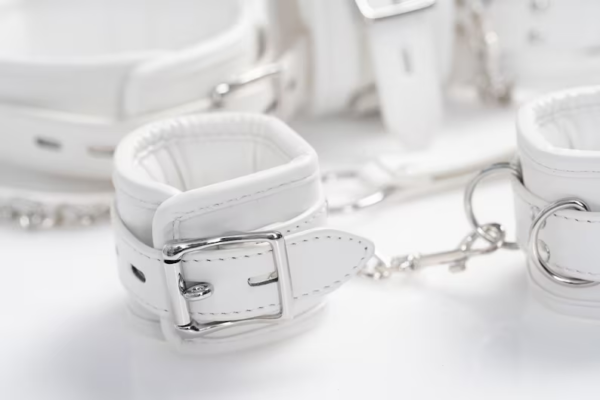 White BDSM Leather Set, Bdsm Collar, bdsm hancuffs and ankle cuffs, Bdsm wrist cuffs, collar and leash - Image 2
